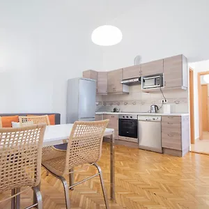 https://basilica-two-bedroom-apartment.inbudapesthotels.com